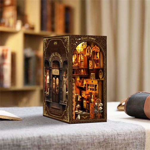 Royal Seamer  DIY Book Nook